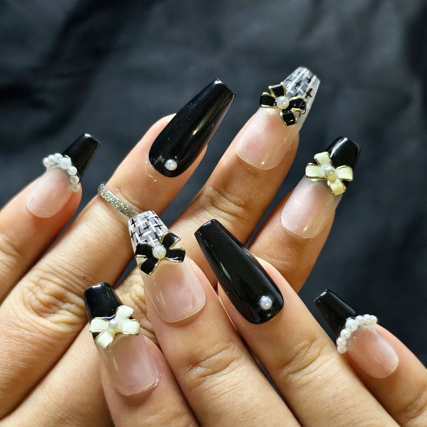 Chic Noir Elegance - Luwanery
