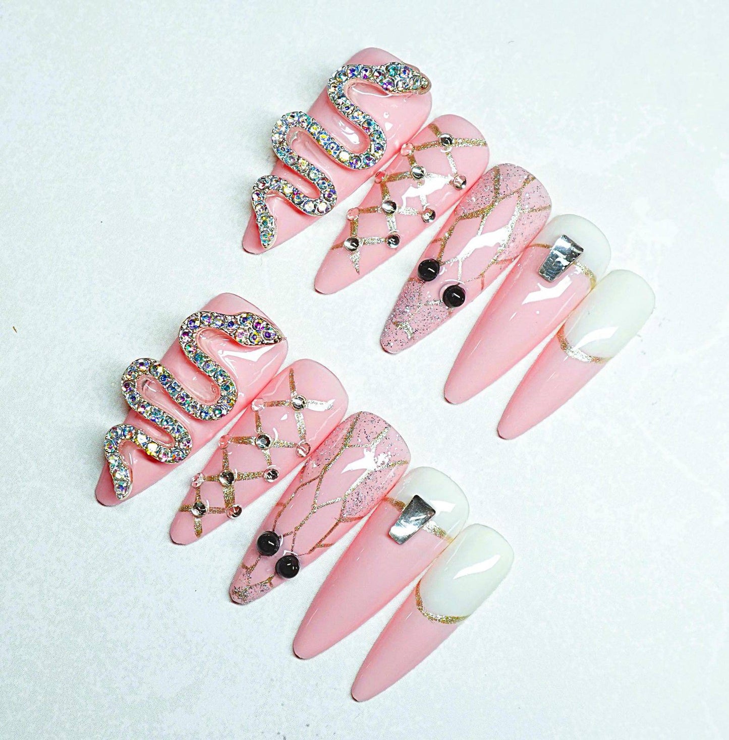 Glamorous Serpent - Luwanery