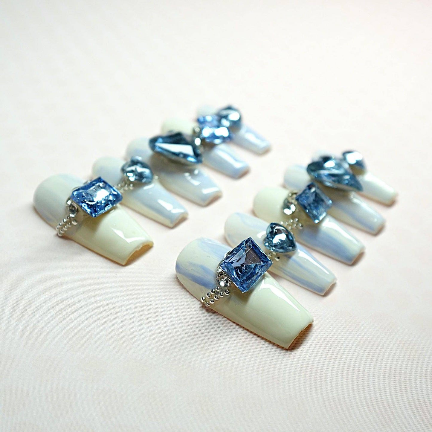 Blue Crystal Elegance - Luwanery