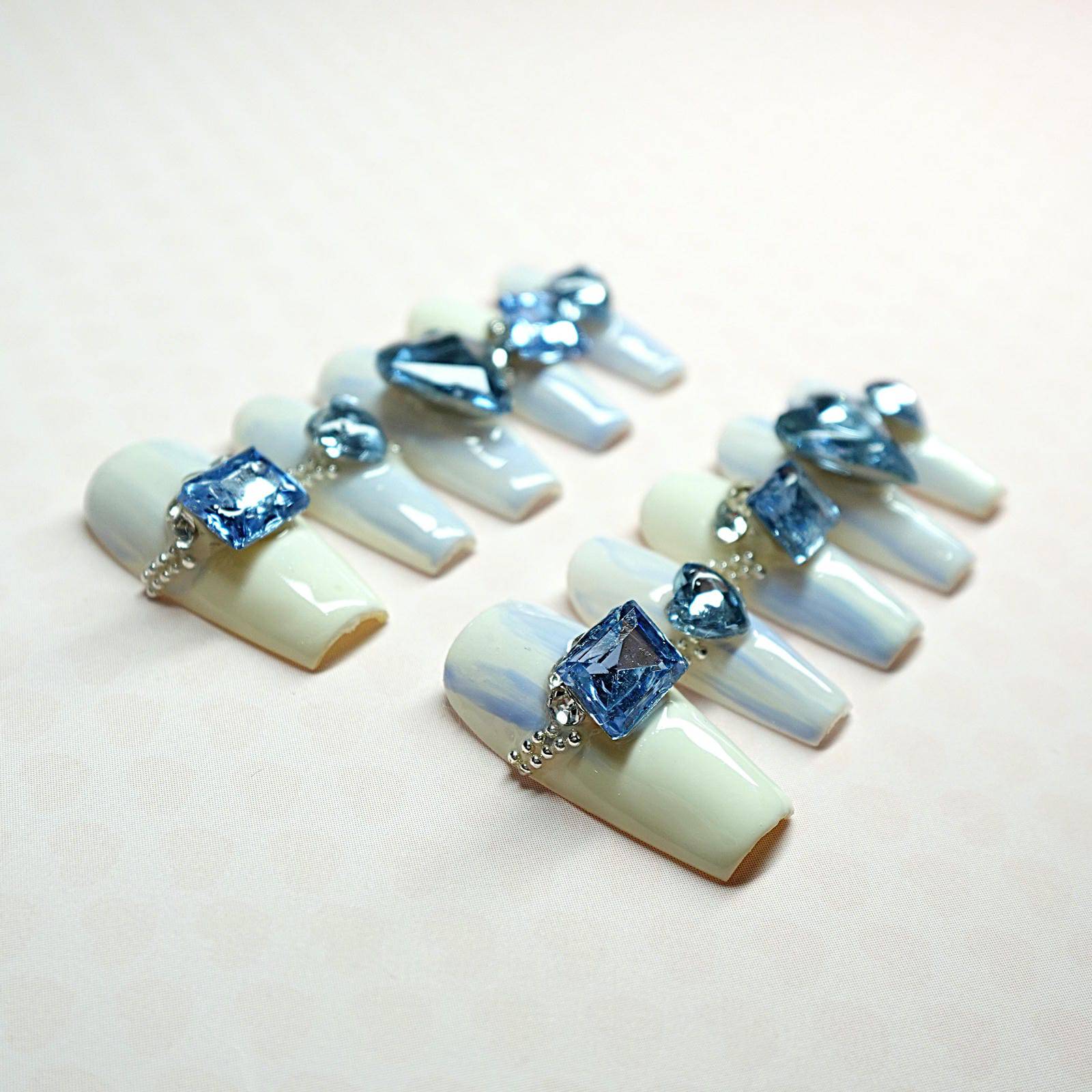 Blue Crystal Elegance - Luwanery