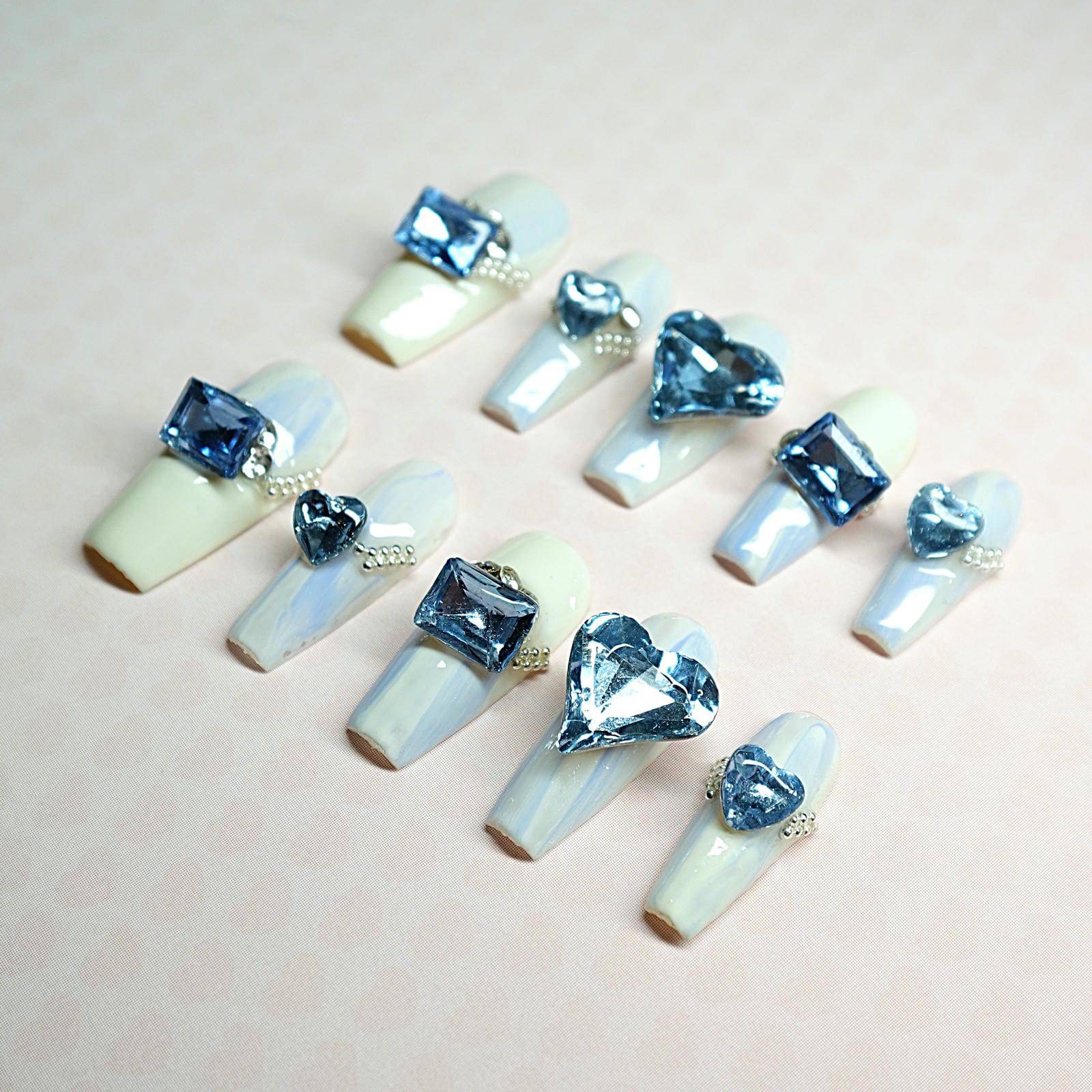 Blue Crystal Elegance - Luwanery